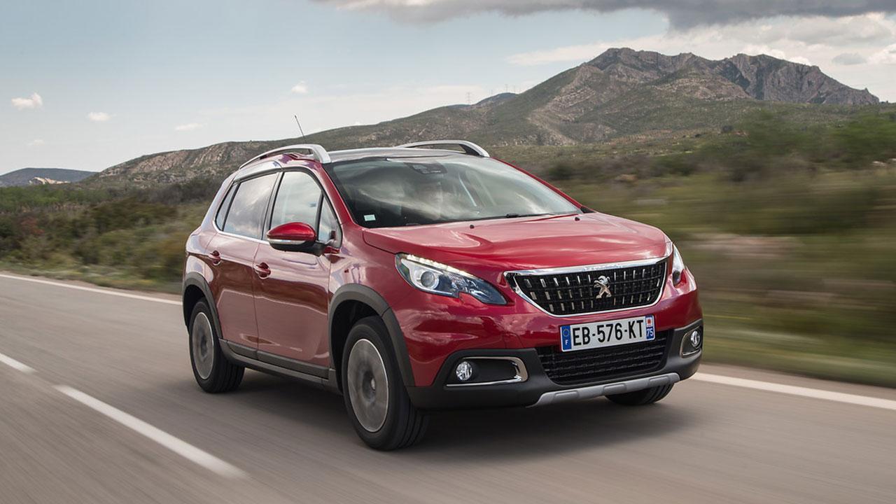 Peugeot 2008 - in voller Fahrt - bei Automagazin Plus