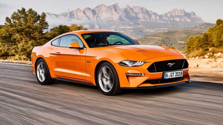 Ford Mustang - in orange - bei Automagazin Plus