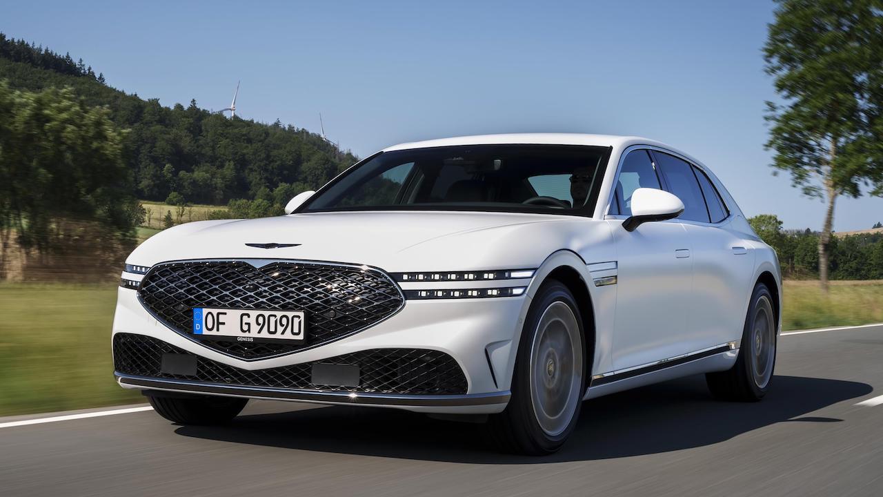 Genesis G90 - Front- und Seitenansicht - bei Automagazin Plus